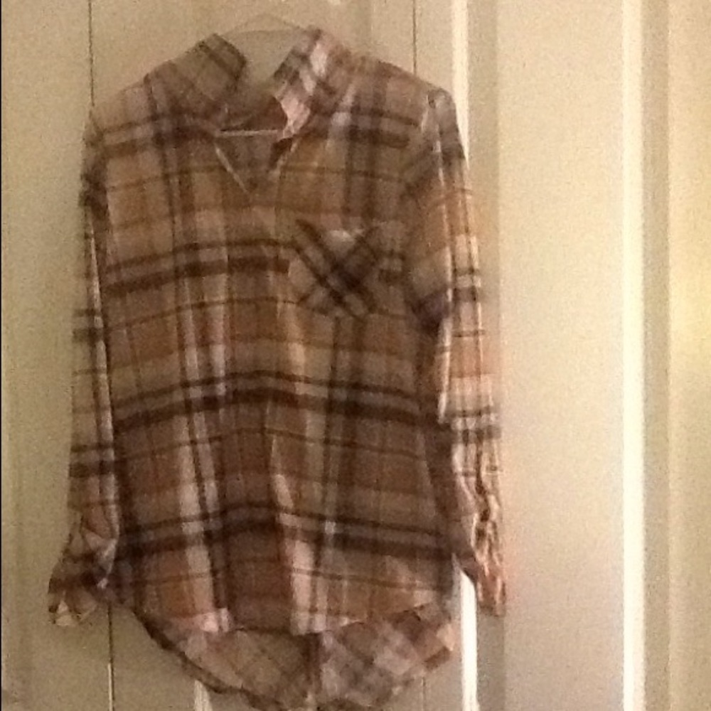 🛍Flannel button up shirt!